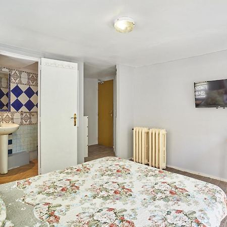 Le Petit Borda Hotel Париж Екстериор снимка